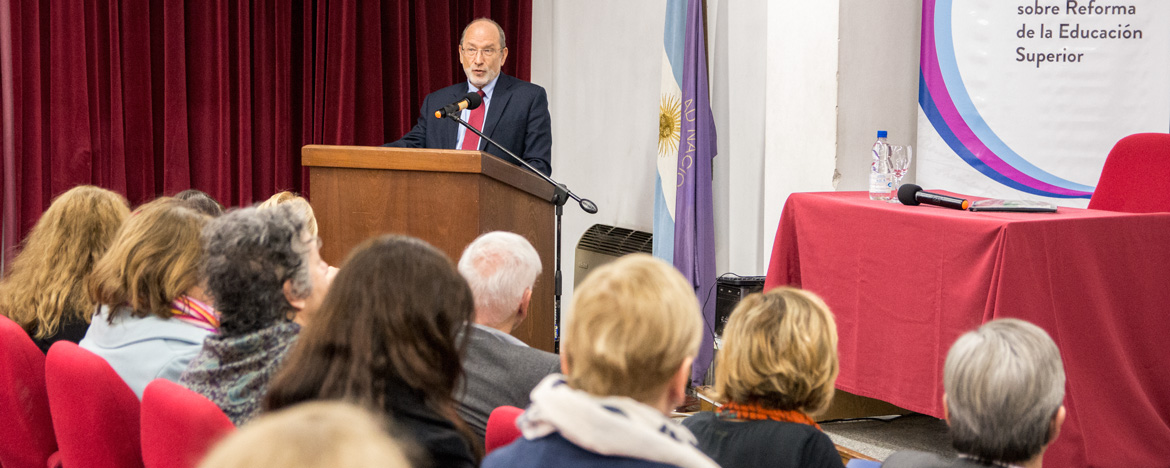 Henning Jensen, rector de la Universidad de Costa Rica